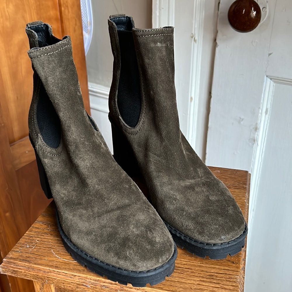 VINCE Henderson boots, size 11 or 41 euro.